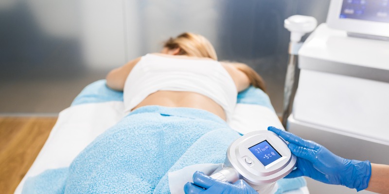 Beautician Applying Cryolipolysis Treatment In Beauty Salon